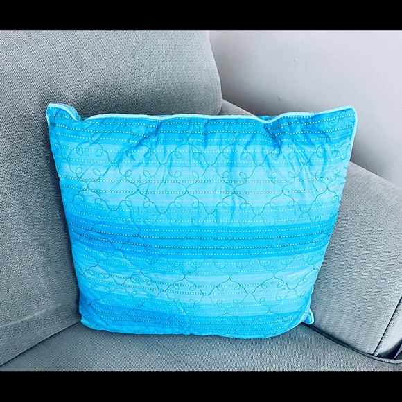 Twin Bedspread Set w/Pillows and Shams - Picture 8 of 11